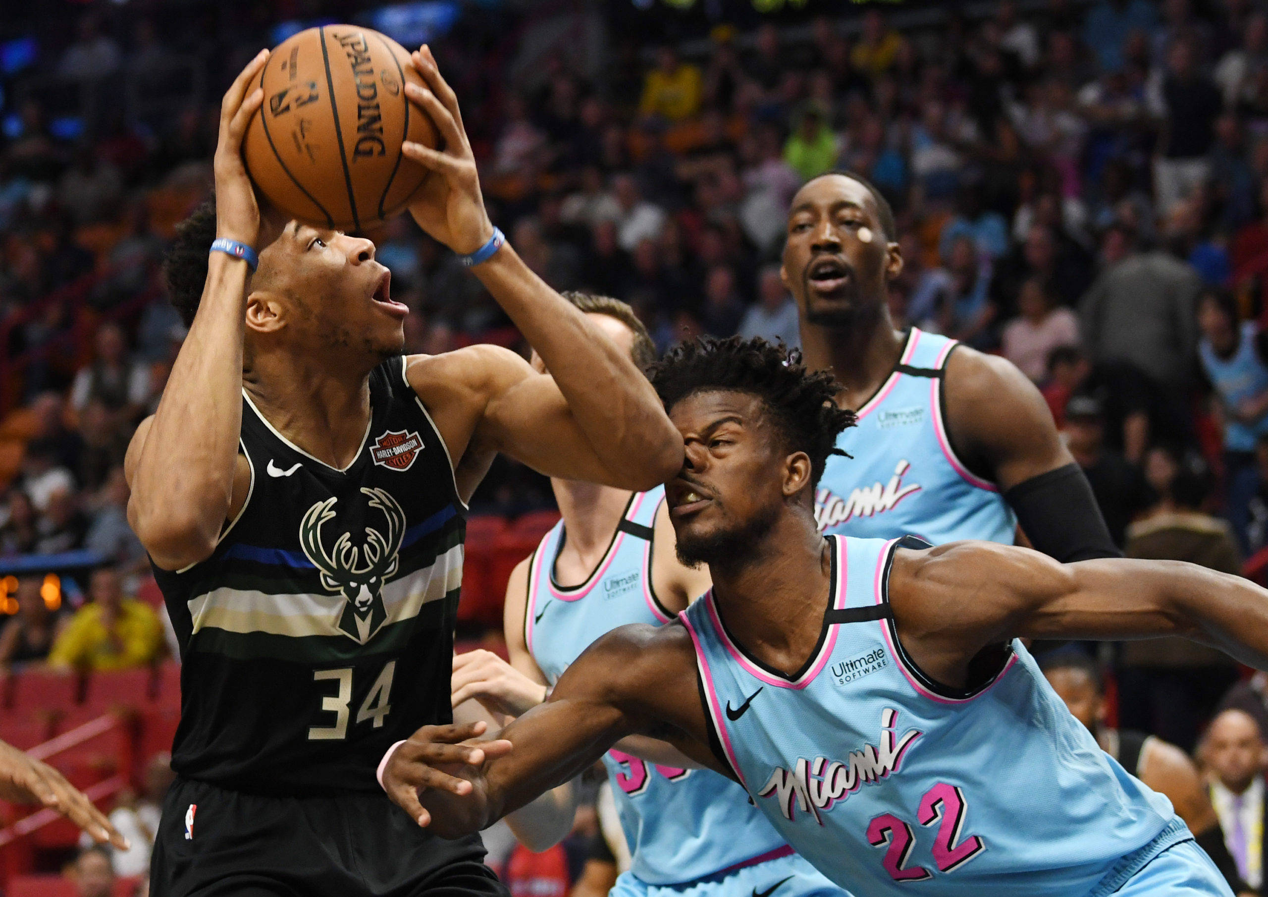 包含密尔沃基雄鹿内部会议纪要流出——今晚外线爆发，NBA季后赛使命明确，团队化学反应显著的词条