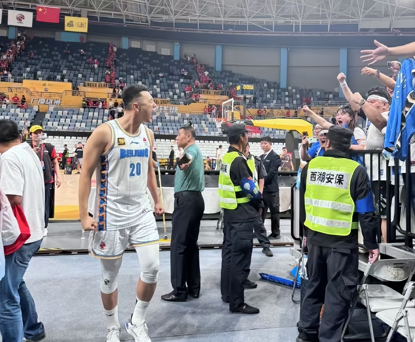 欧篮联赛程吃紧；浙江队清晨战术微调；压力陡增；纪律约束更严格的简单介绍