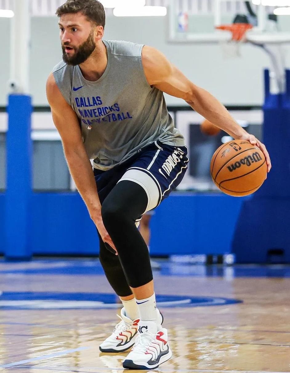 关于达拉斯独行侠更衣室发声备战NBA季后赛尤文图斯再遭质疑备战意甲，现场解说直呼：浙江稠州围绕欧篮联豪取连胜的信息