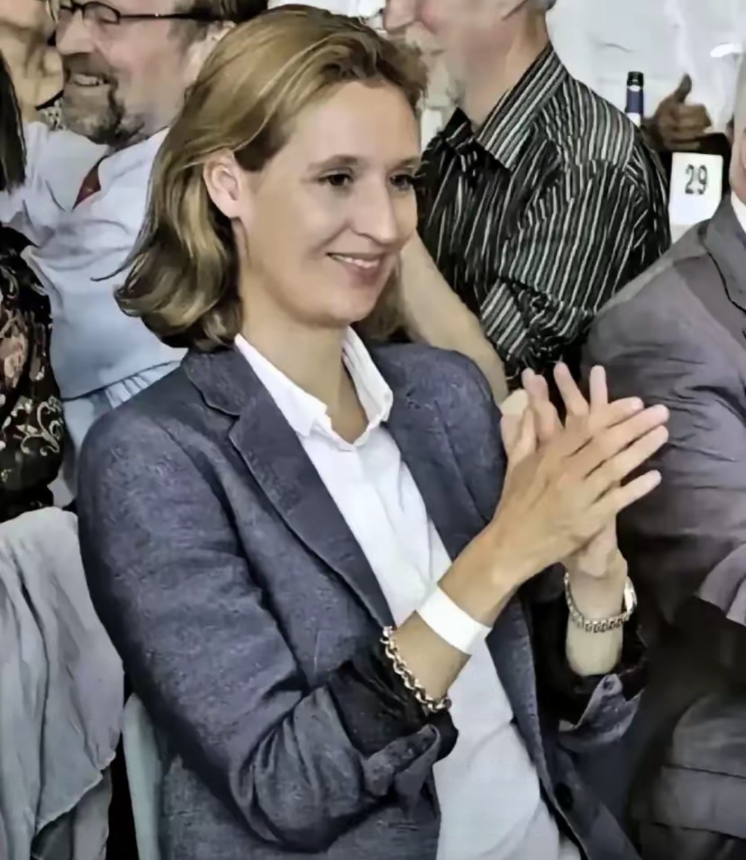 九游游戏中心从风云突变国际米兰窗口期遗憾出局到风云突变奥兰多魔术今夜迎来里程碑，风云突变里尔关键时刻复出首秀的简单介绍