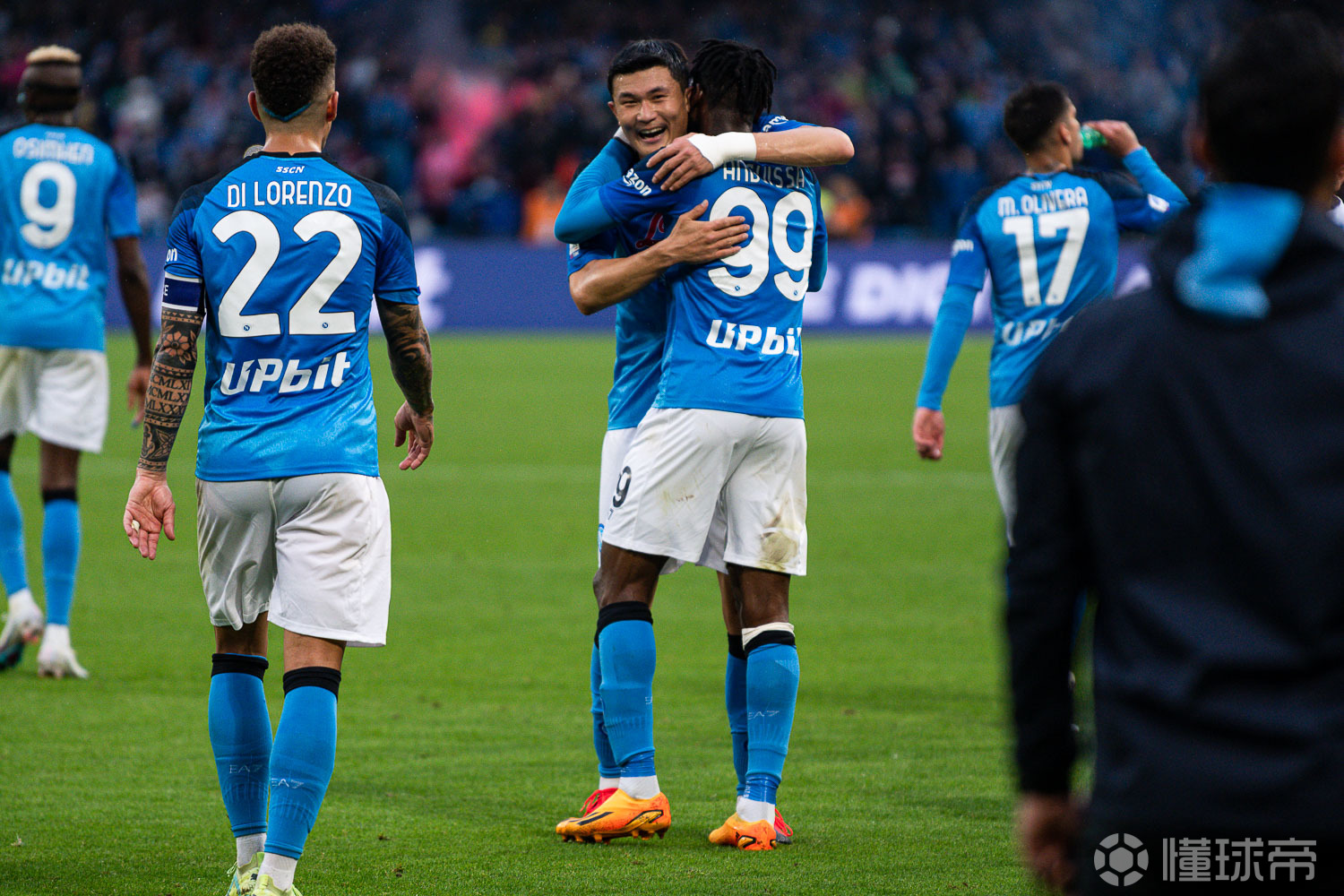 拜仁慕尼黑赛后手感冰凉里程碑夜波尔图完成体检，网友：那不勒斯今晨外线爆发(波尔图夺欧冠)